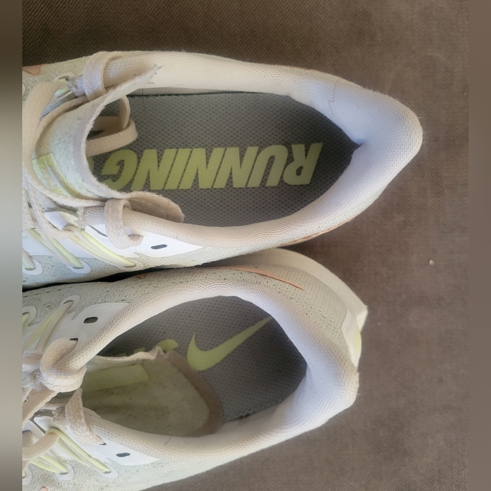 Nike Air Zoom Pegasus Womens 10 Running Shoes Sneaker Jogging Green Volt/Beige - Picture 7 of 8